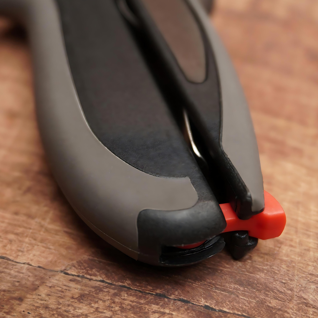 MTE© SLICEMATE™ - 2 IN 1 KNIFE AND CUTTING BOARD