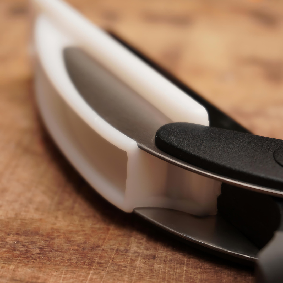 MTE© SLICEMATE™ - 2 IN 1 KNIFE AND CUTTING BOARD